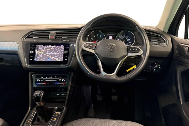 VOLKSWAGEN Tiguan Photo 11