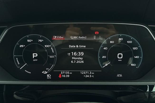 Audi e-tron Photo 15