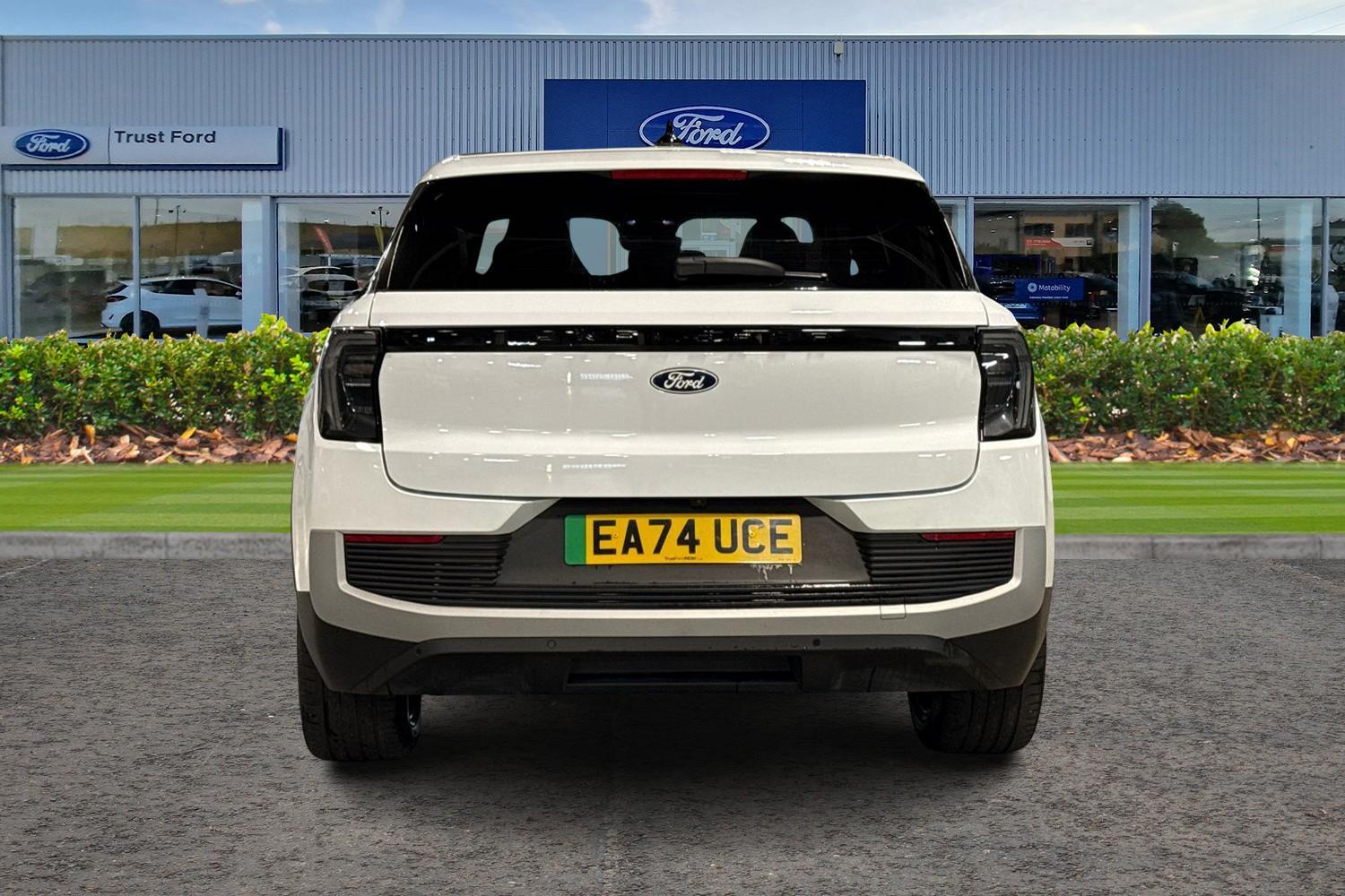 Ford Explorer Photo 6