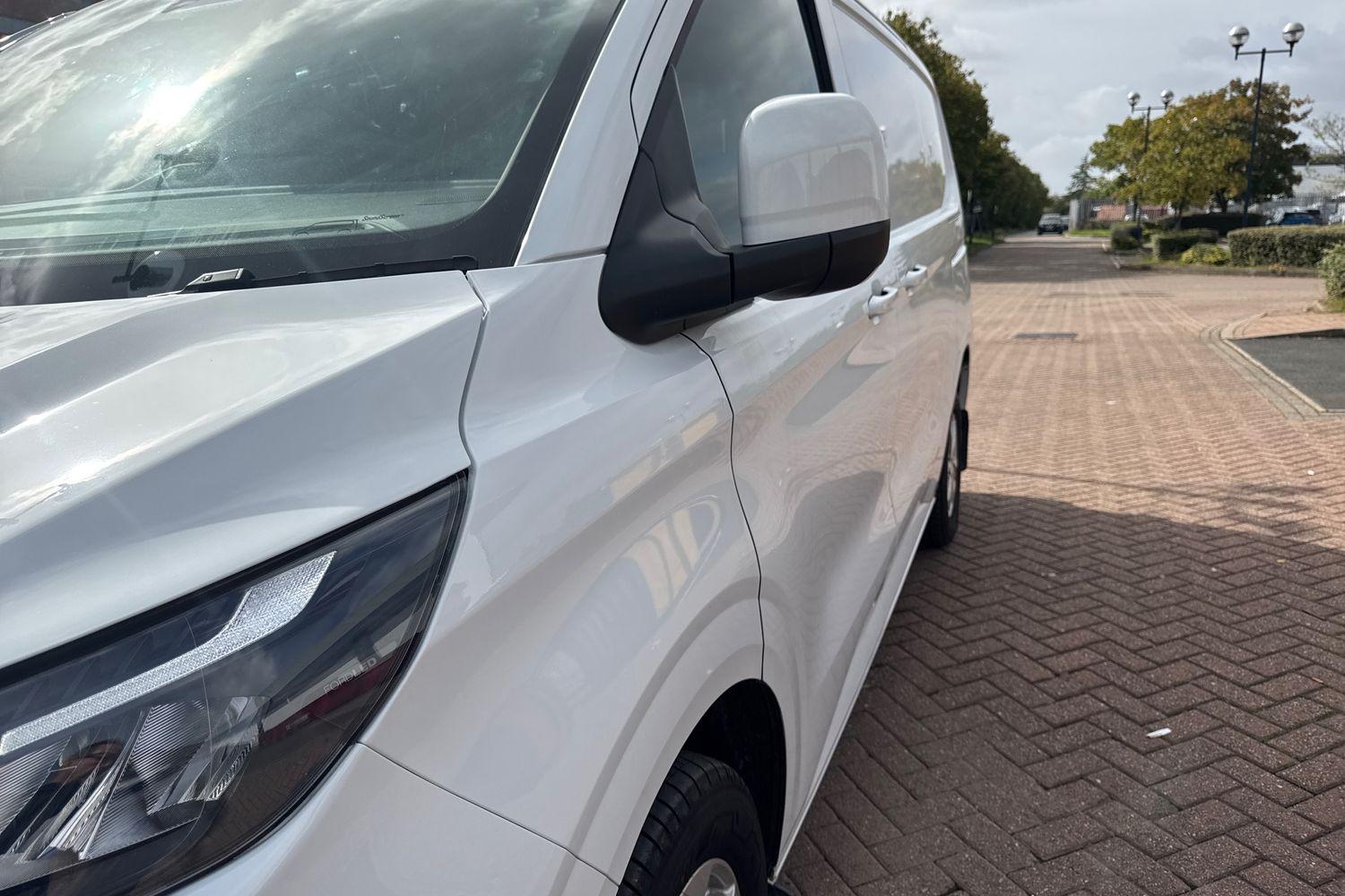 Ford E-TRANSIT CUSTOM Photo 24