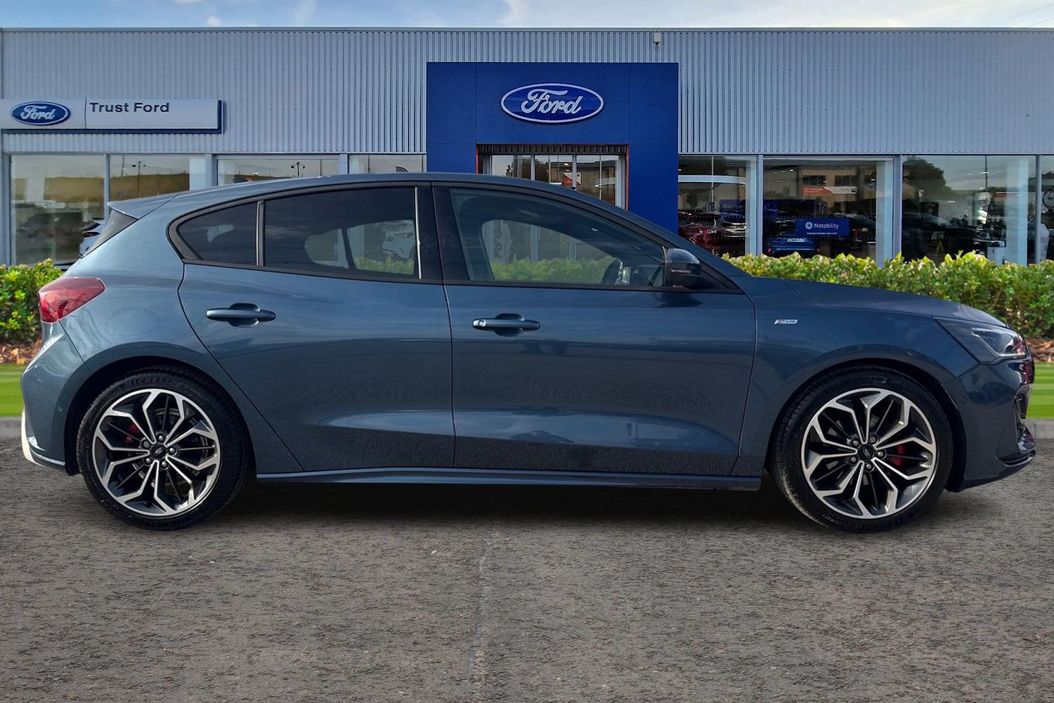 Ford FOCUS Photo 2
