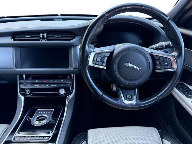 JAGUAR XF Photo 11