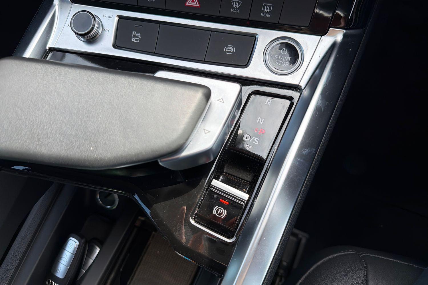 Audi E-TRON Photo 25