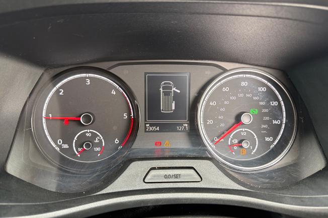 VOLKSWAGEN Transporter Shuttle Photo 15