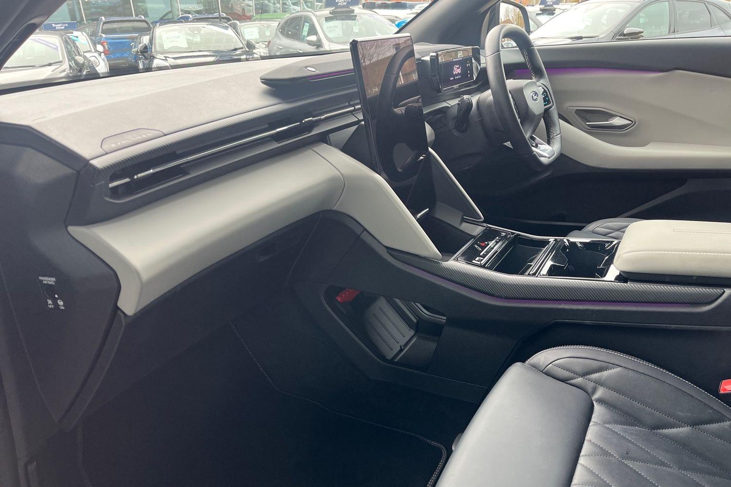 Ford Explorer Photo 17