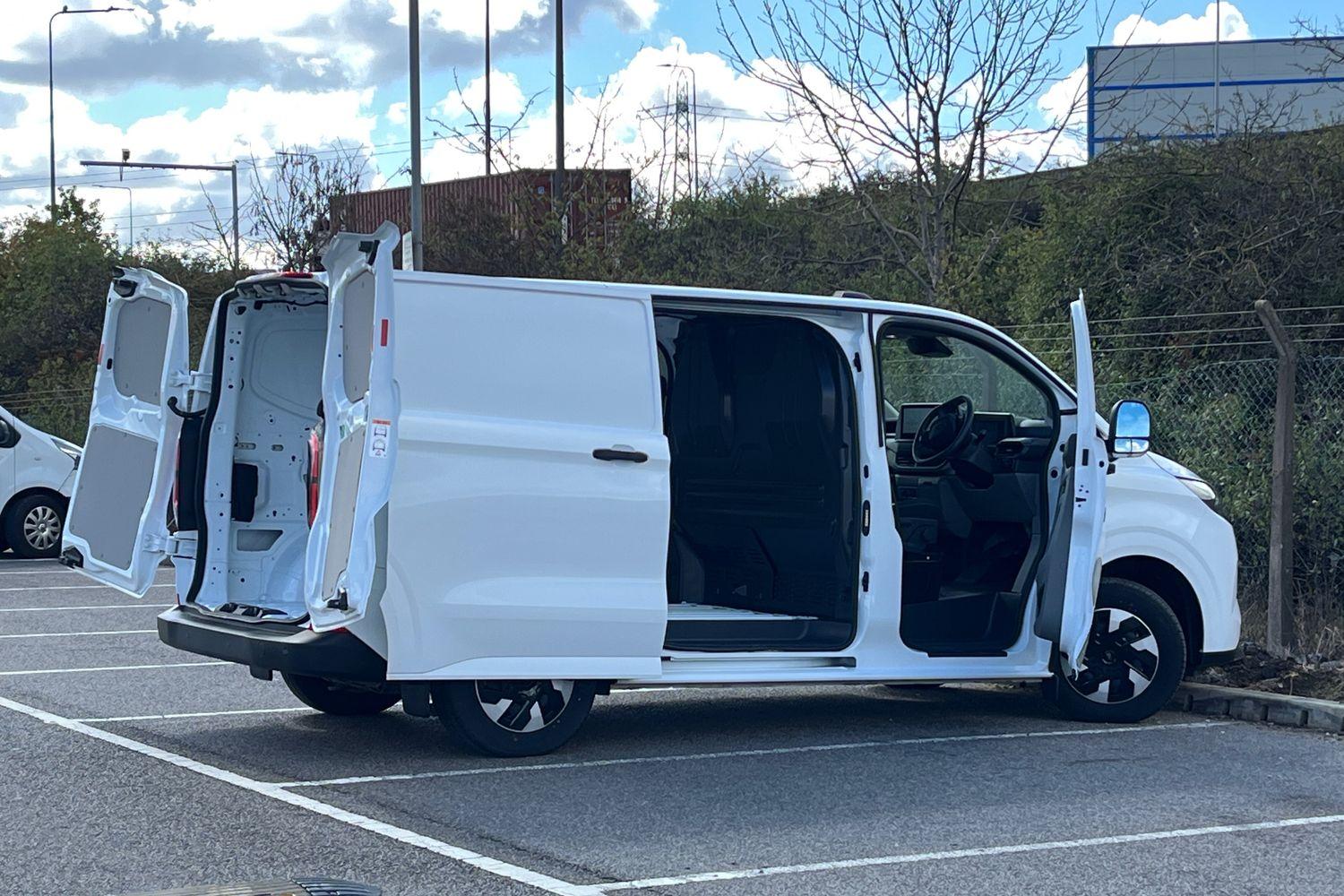 Ford E-TRANSIT CUSTOM Photo 6