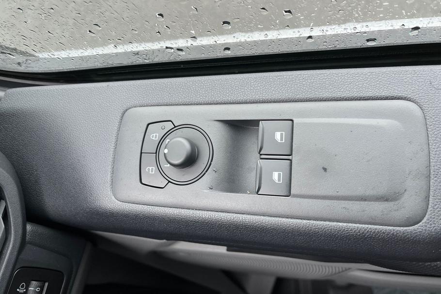 Used Ford TRANSIT CUSTOM YP75HGO 33