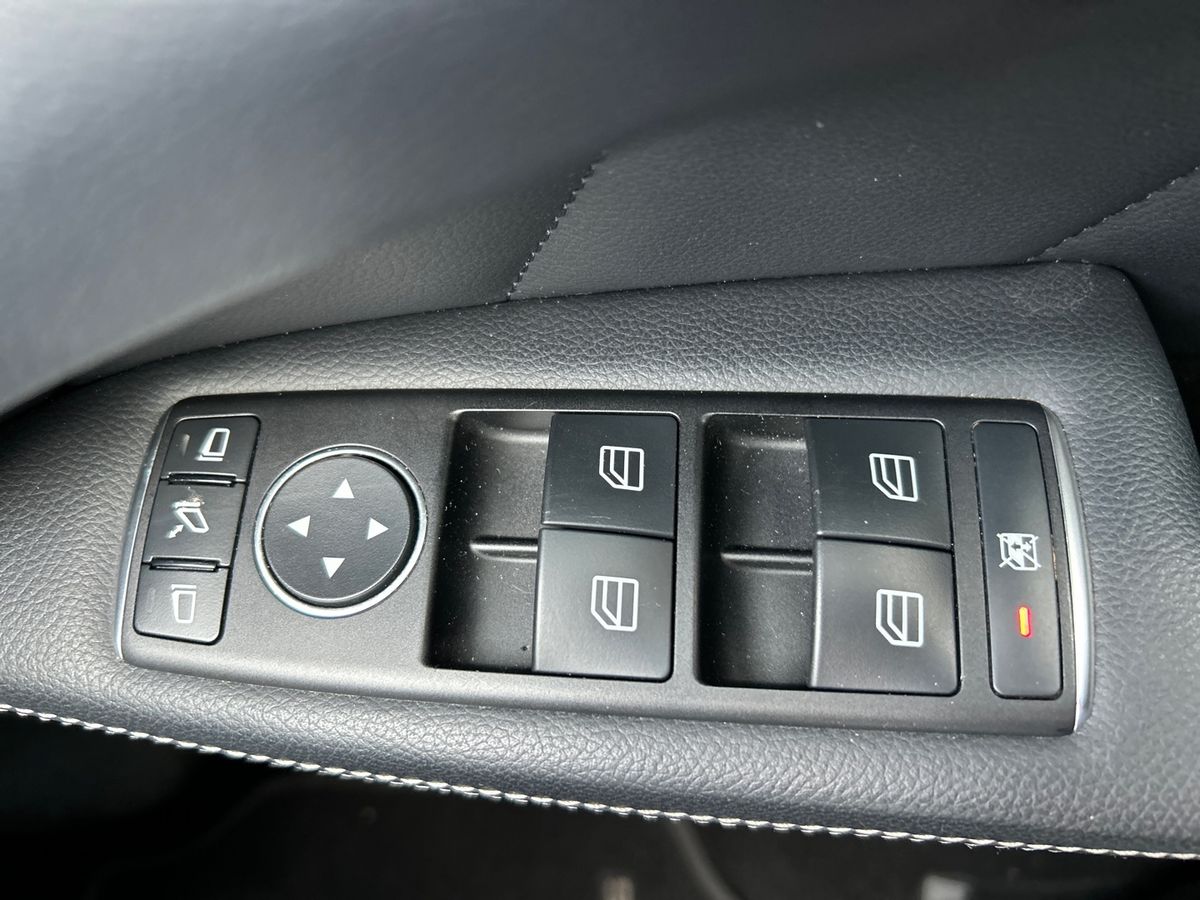 Mercedes-Benz CLS Photo 25