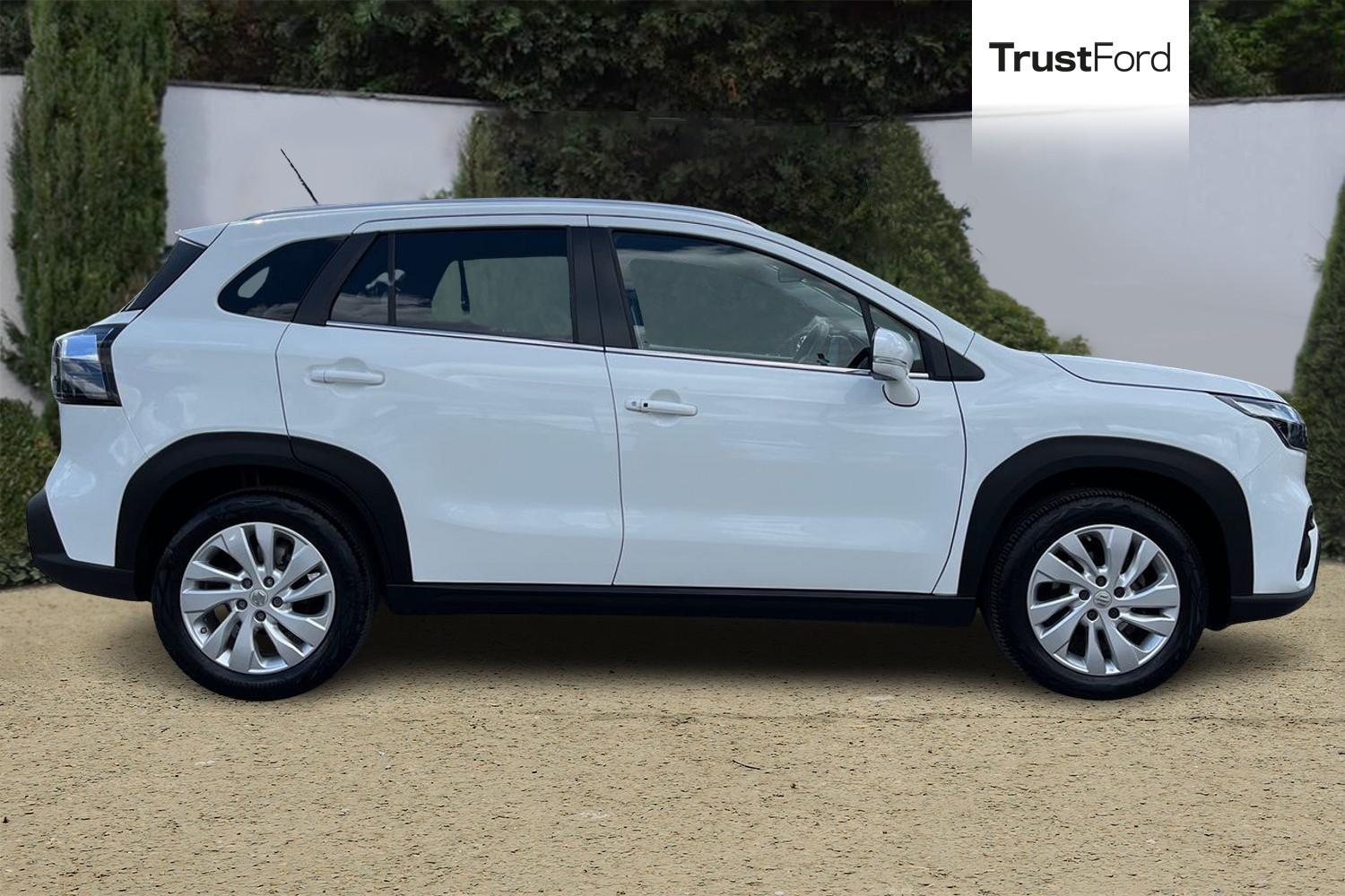 Suzuki S-CROSS Photo 2