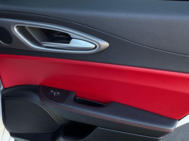 ALFA ROMEO Giulia Photo 33