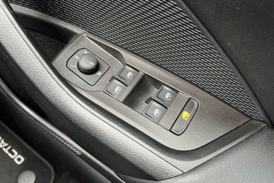 Skoda OCTAVIA Photo autoimg-478f362c75062cc4391e3d448df3ca4e10077069.jpg