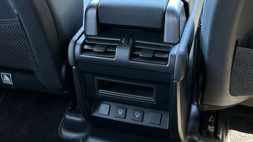 Land Rover Defender Photo autoimg-479303b5bfc36ad9c1da2fd9ee41e610b169c6e6.jpg