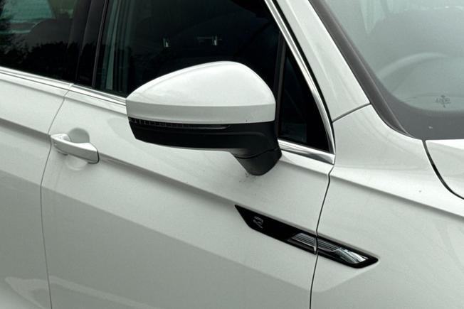 VOLKSWAGEN Tiguan Photo 20