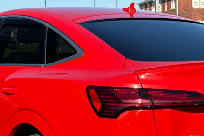 Audi e-tron Photo 22