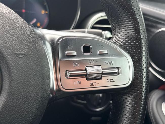 MERCEDES-BENZ GLC Photo 17