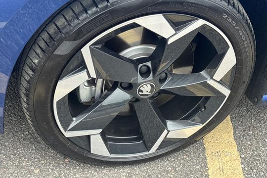 Skoda Superb Photo autoimg-47b1e21725337d74102ea2c2b2cbee4cddc22ad6.jpg