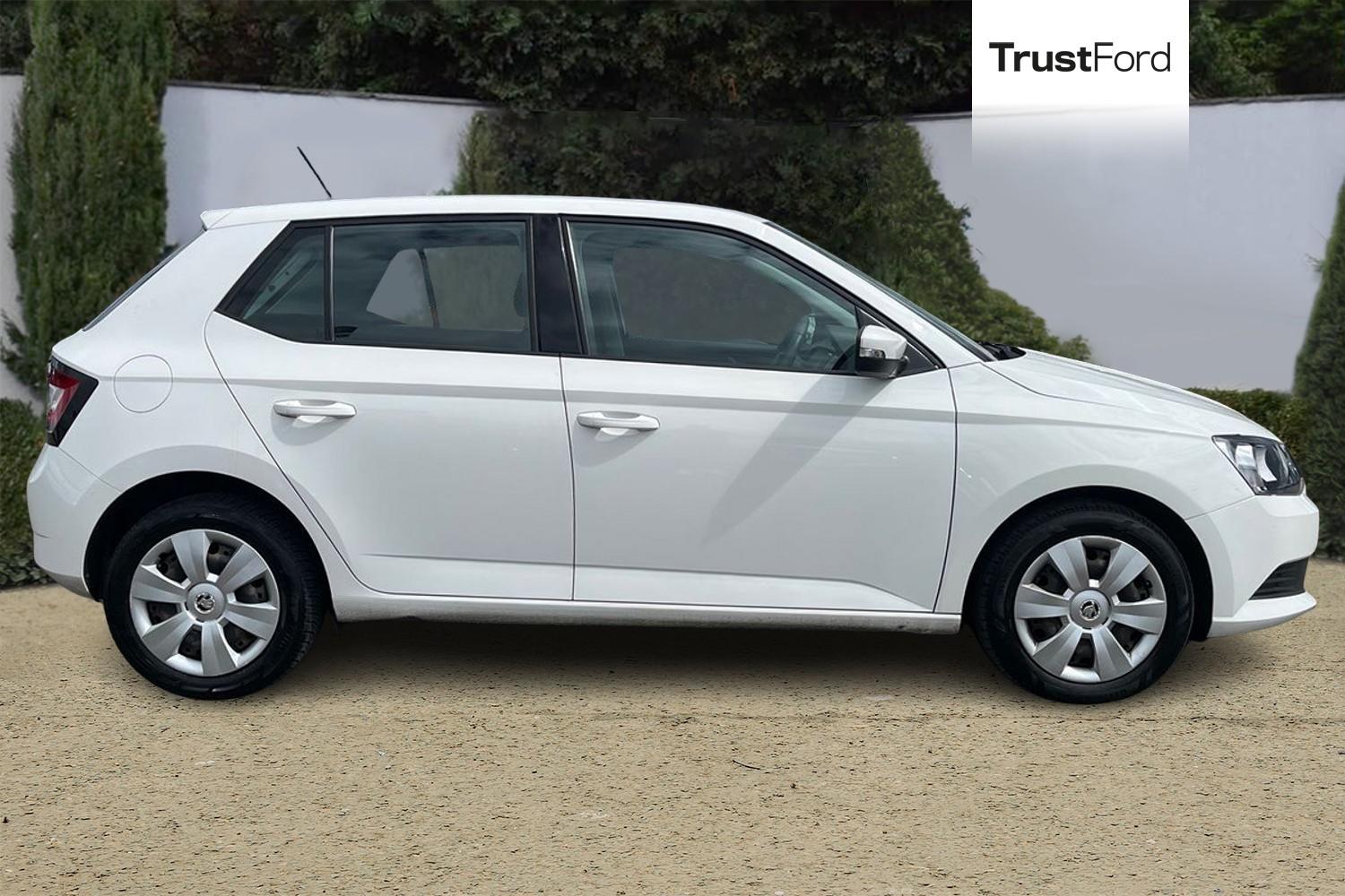 Skoda FABIA Photo 2