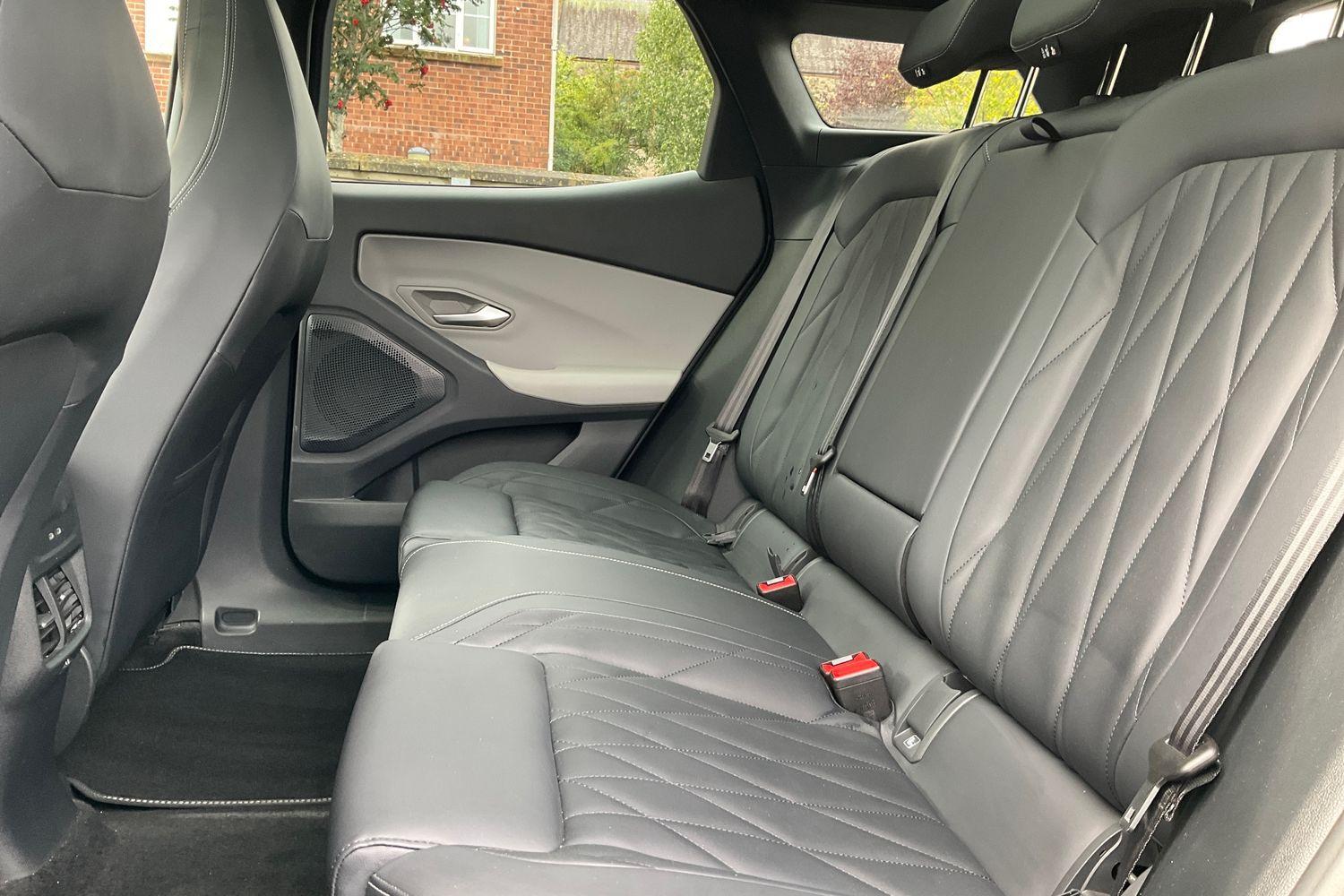 Ford Explorer Photo 19