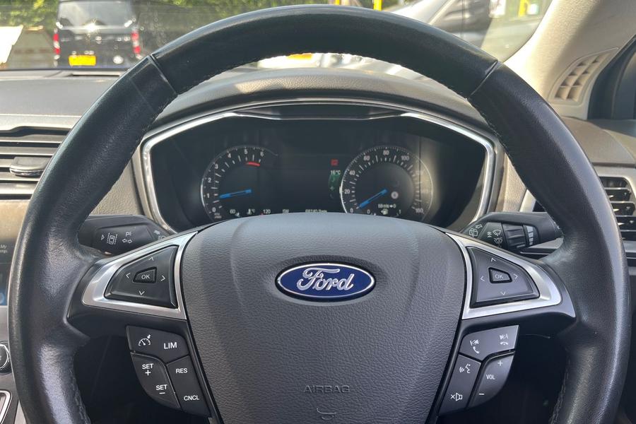 Ford MONDEO Photo autoimg-47ced68946fe66f1cc7548a9379684eaaa1c1210.jpg