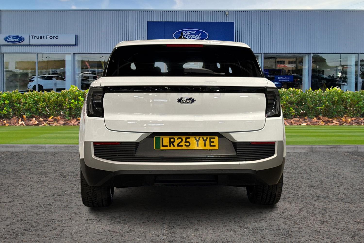 Ford Explorer Photo 6