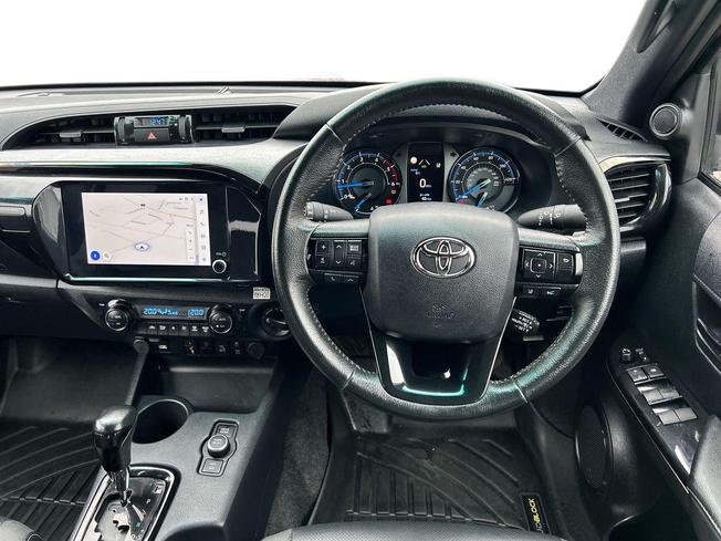 TOYOTA Hilux Photo 11