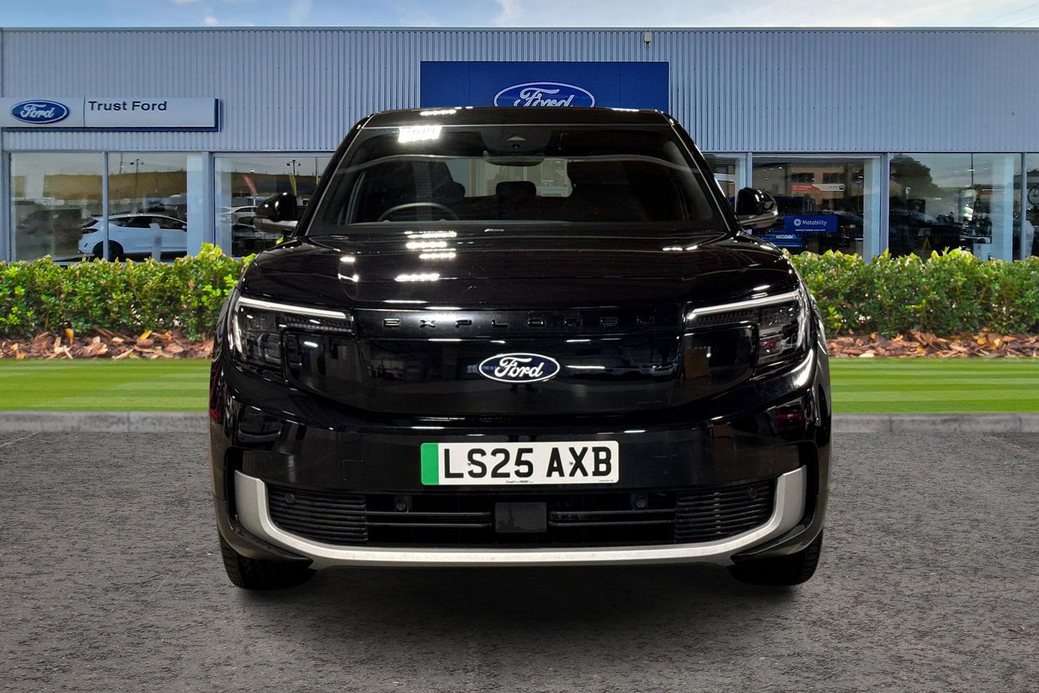 Ford Explorer Photo 5