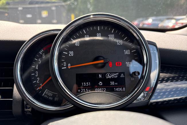 MINI Hatch Photo 15