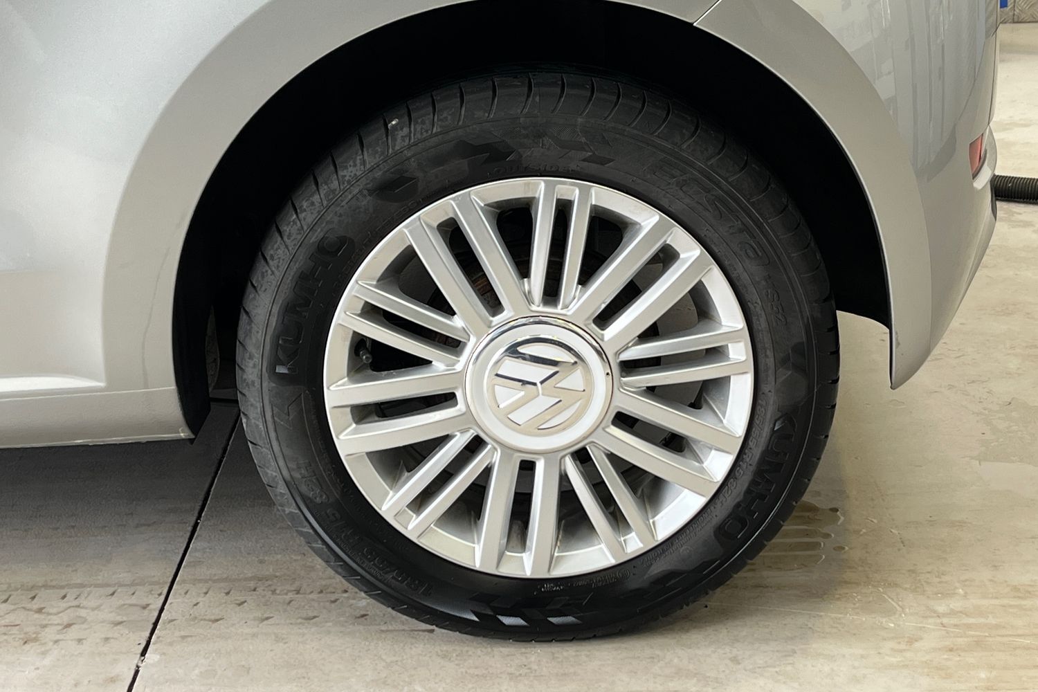 Volkswagen UP Photo 7