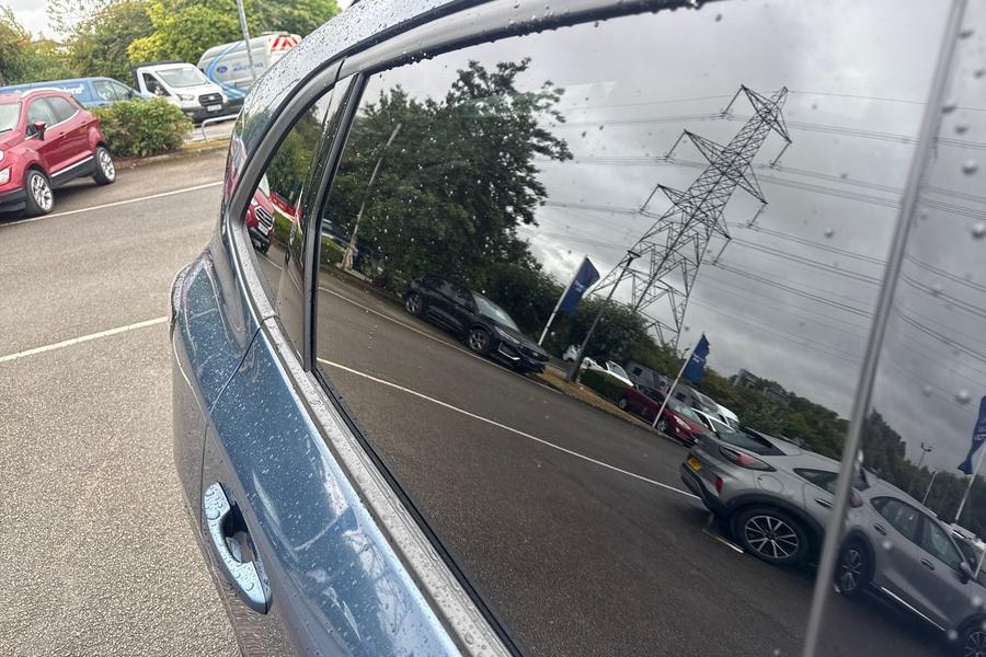 Ford KUGA Photo autoimg-47e032da3c31b16fc5a99739b8680997856330fa.jpg