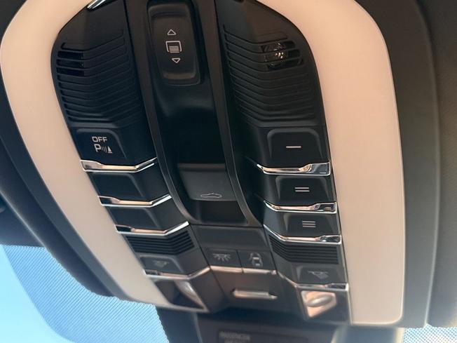 PORSCHE Macan Photo 36