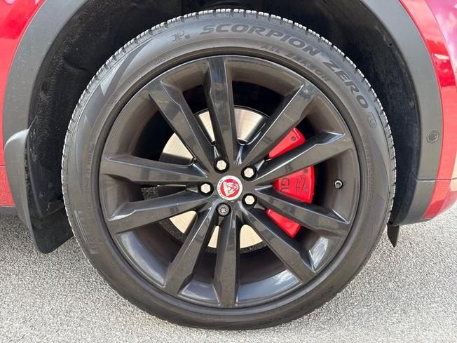 Jaguar E-PACE Photo 5