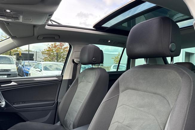 VOLKSWAGEN Tiguan Photo 24