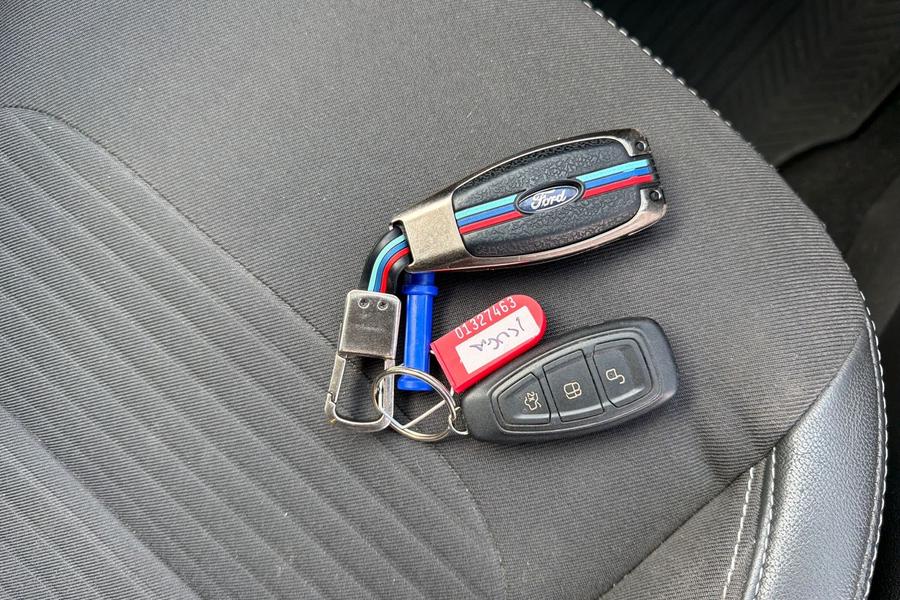 Ford KUGA Photo autoimg-4805a28f0b723a00dd0a3ab09a00a89964918975.jpg