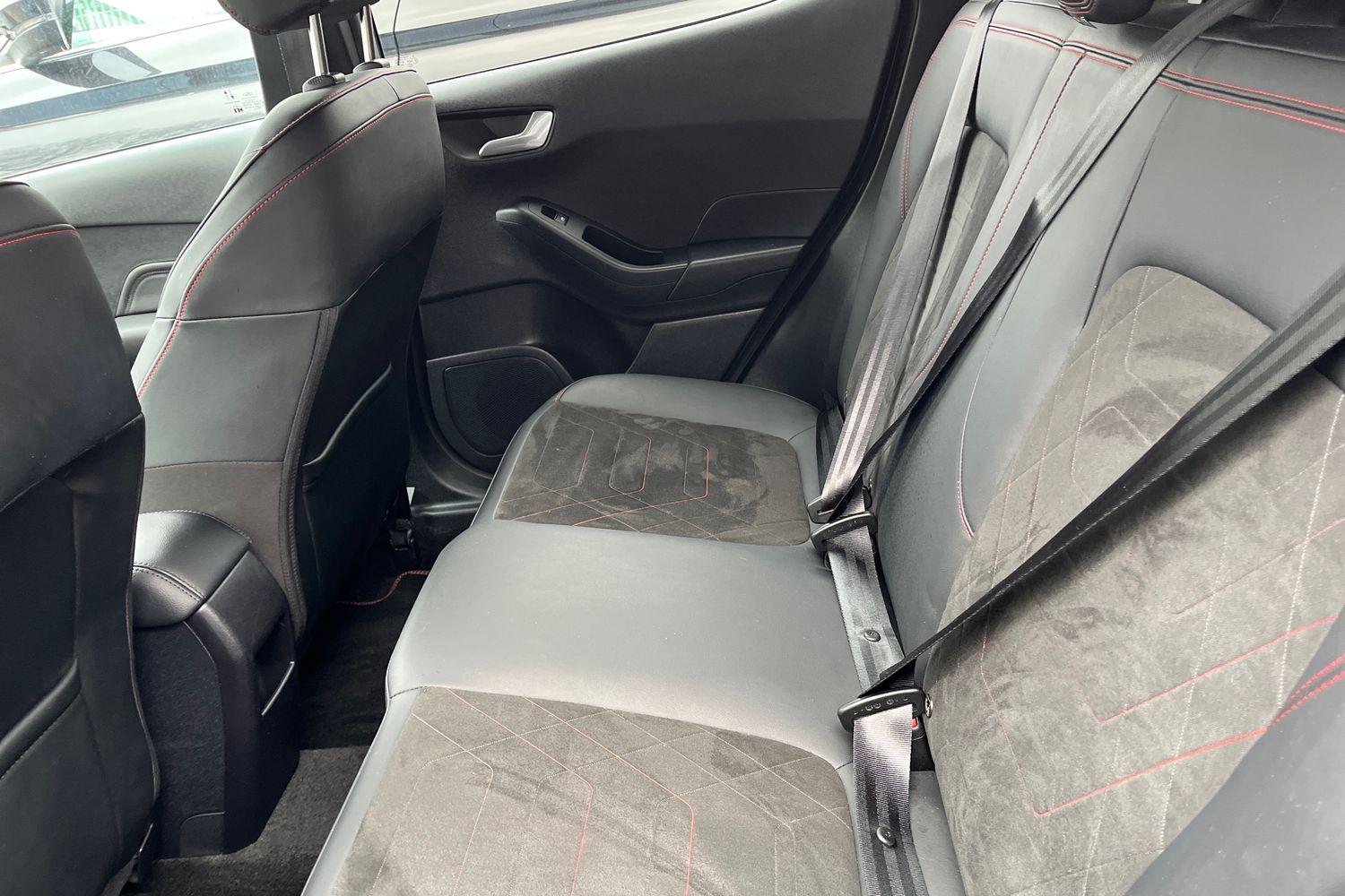 Ford FIESTA Photo 19