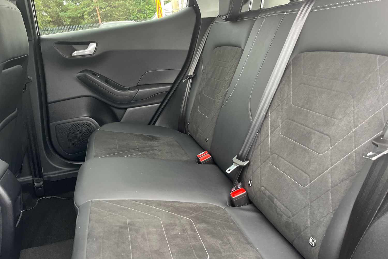 Ford FIESTA Photo 19