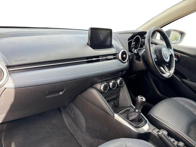 MAZDA Mazda2 Photo 2