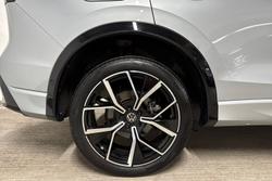 VOLKSWAGEN Tiguan Photo 5