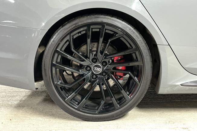 AUDI Rs4 Avant Photo 5