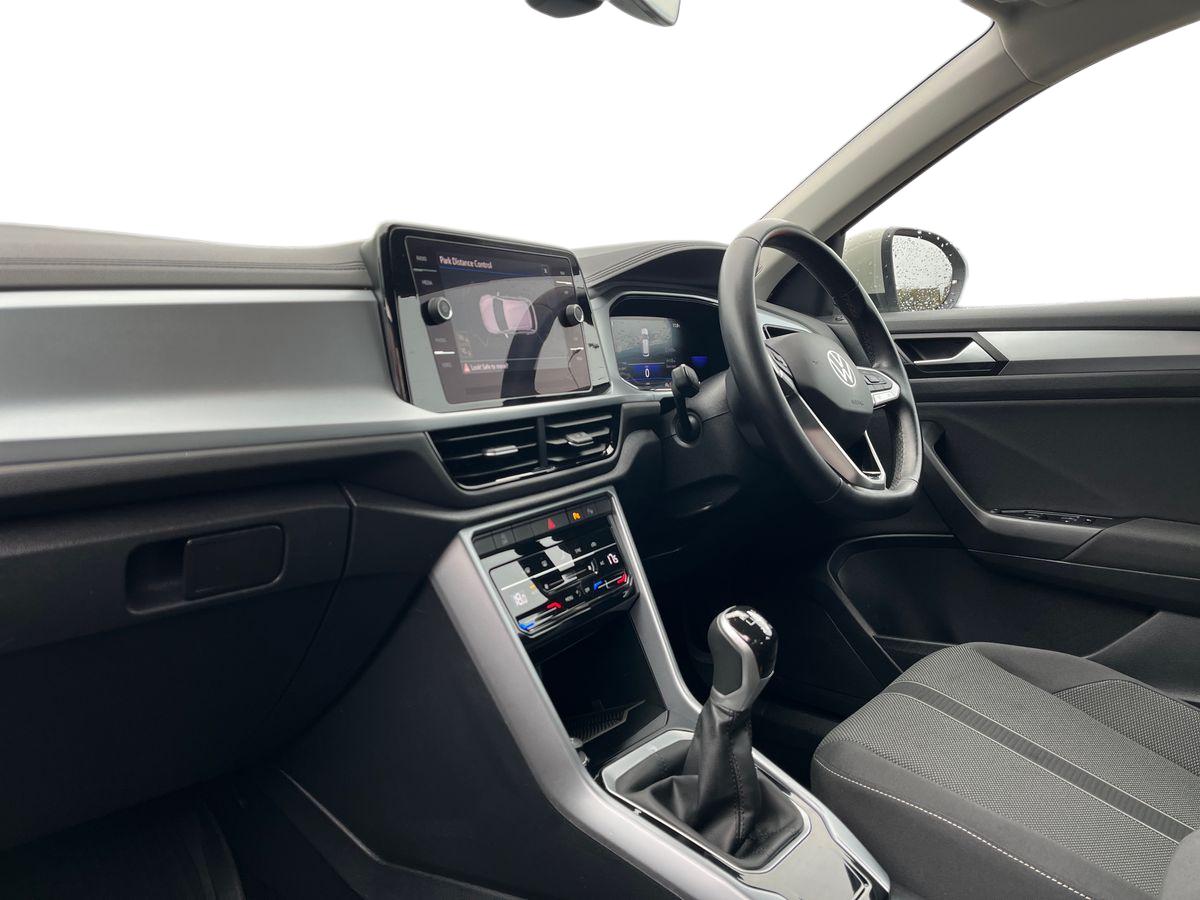 Volkswagen T-Roc Photo 2