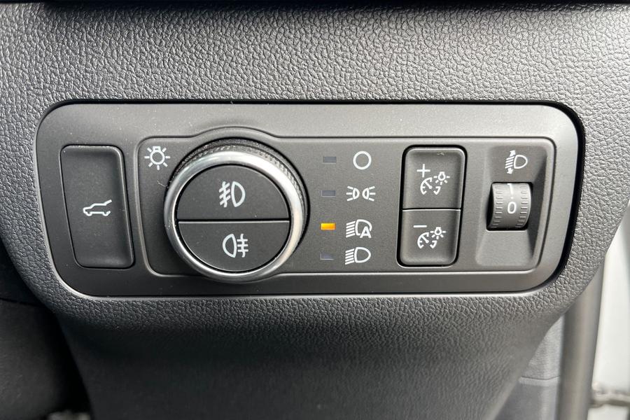Ford Kuga Photo autoimg-482f6b8375ddc9658f18436a539170e295c0bdc2.jpg