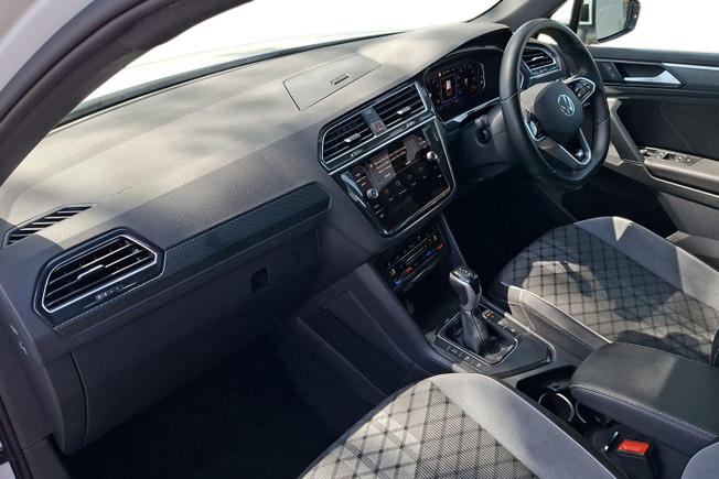 VOLKSWAGEN Tiguan Photo 2