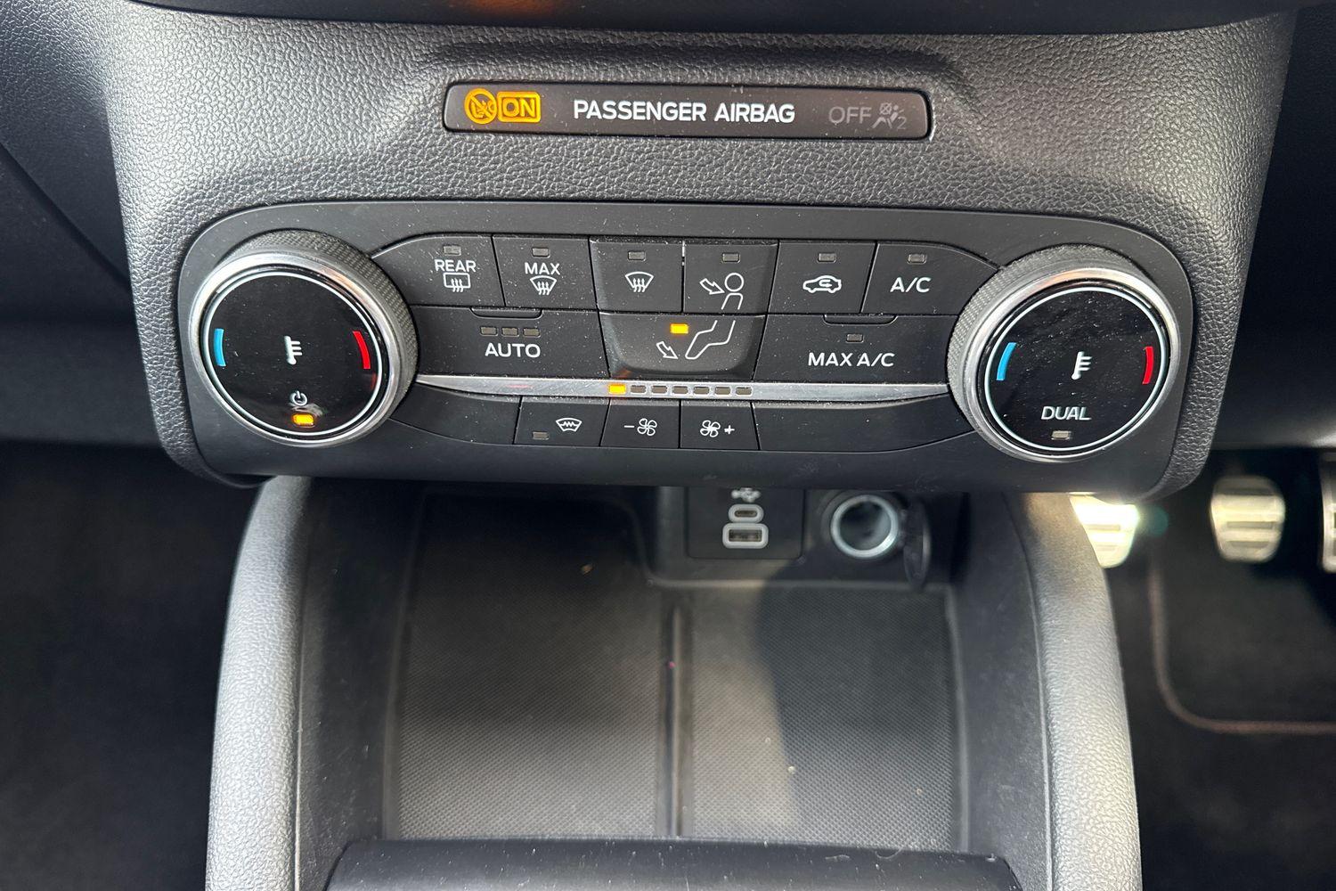 Ford KUGA Photo 29