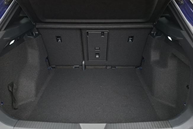 VOLKSWAGEN ID.4 Photo 12