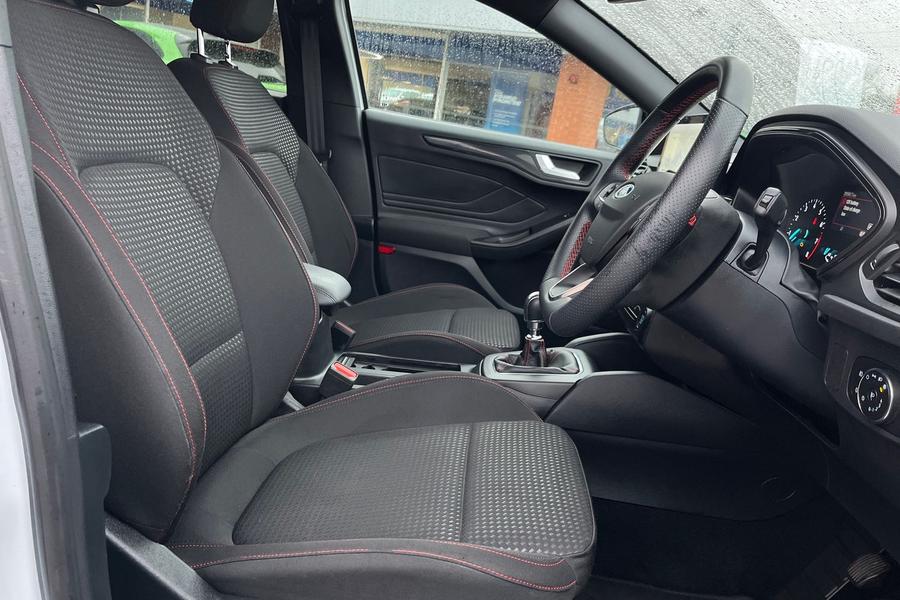 Ford FOCUS Photo autoimg-483d1f5478b16bb048d3f900a1d30350dfe88555.jpg