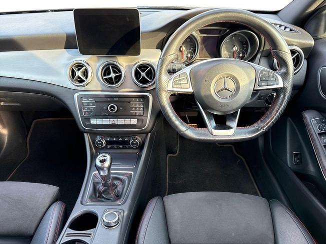 MERCEDES-BENZ GLA Photo 11