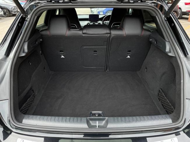MERCEDES-BENZ GLA Photo 12