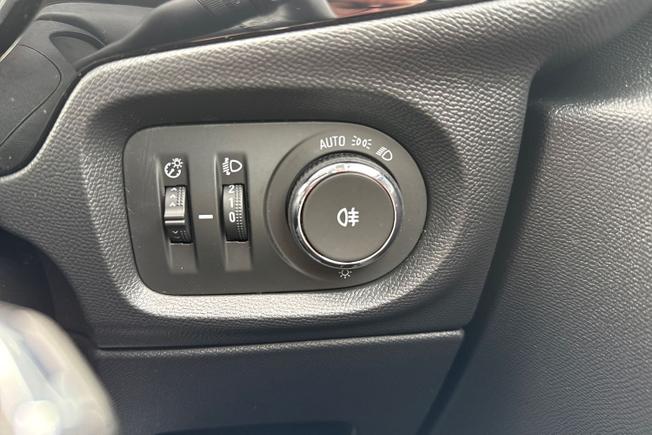 VAUXHALL Corsa Photo 25