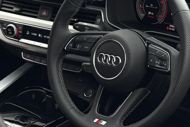 AUDI A4 Photo 42