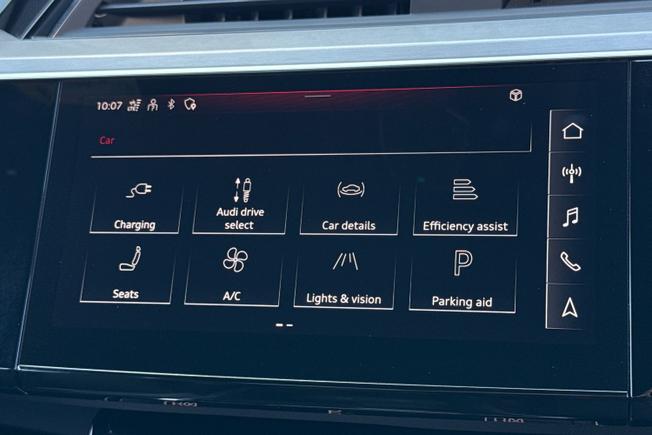 AUDI Q8 E-Tron Photo 38