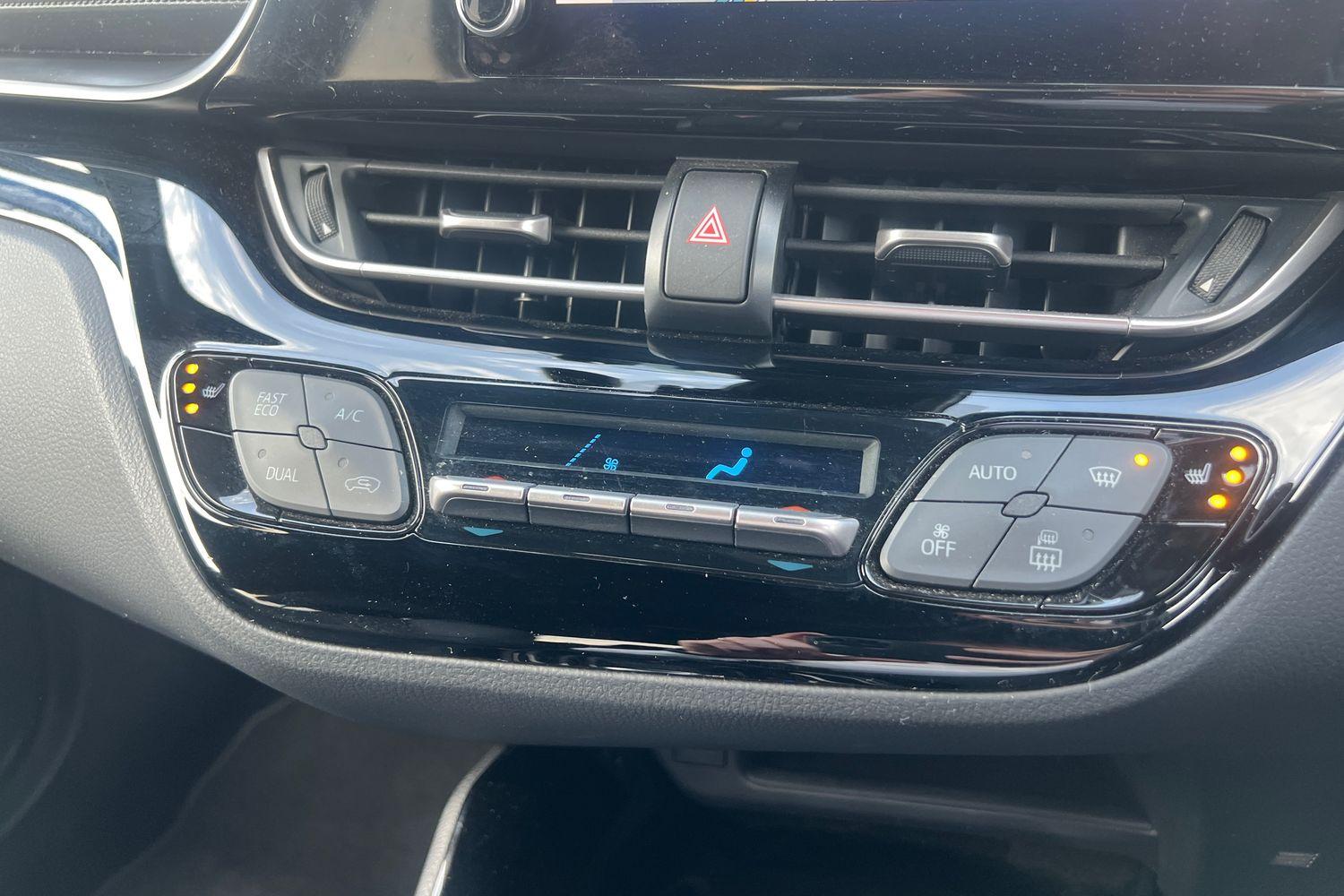Toyota C-HR Photo 23